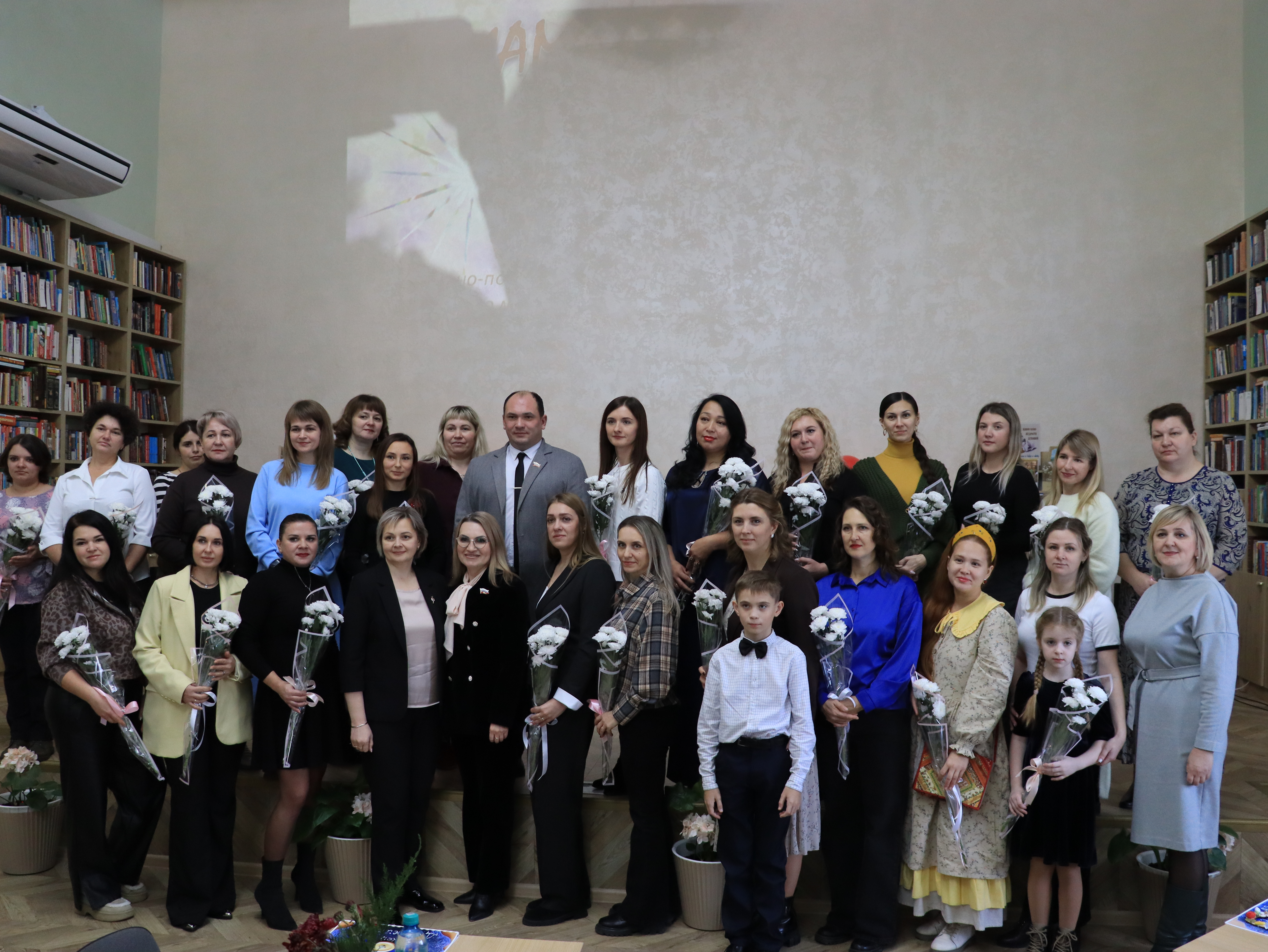 Круглый стол в честь самых важных: чествуем многодетных мам.