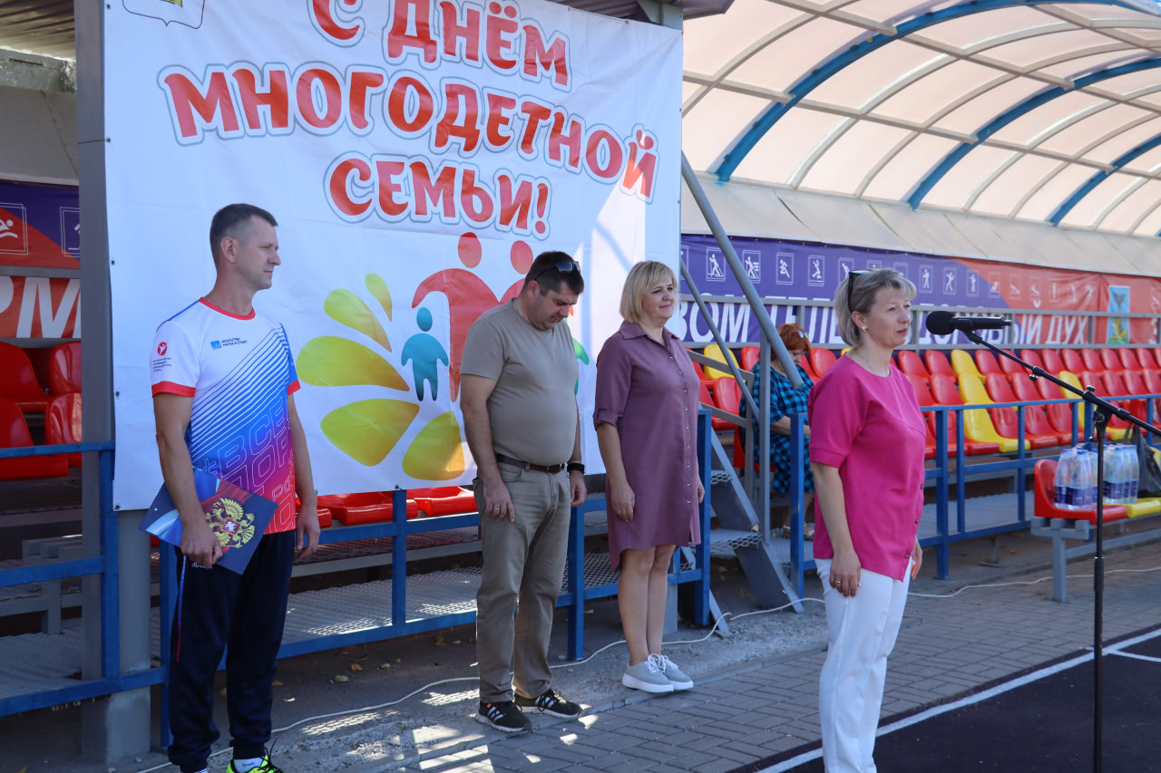 Районный фестиваль многодетных семей «Семейная команда» провели в Чернянском районе.