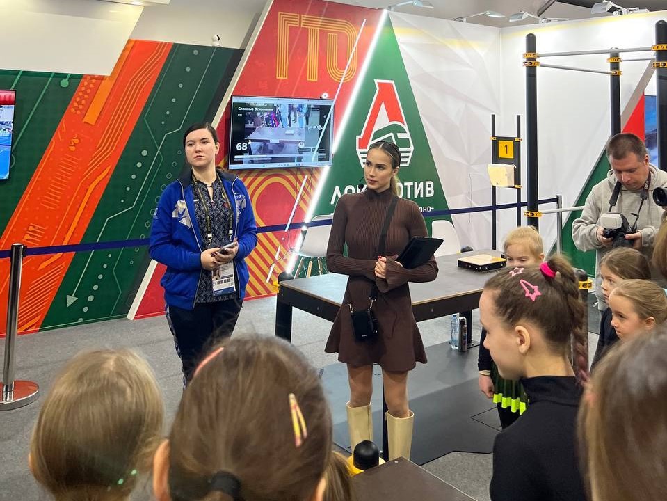 Олимпийская чемпионка Алина Загитова посетила стенд ГТО на Международной выставке-форуме «Россия».
