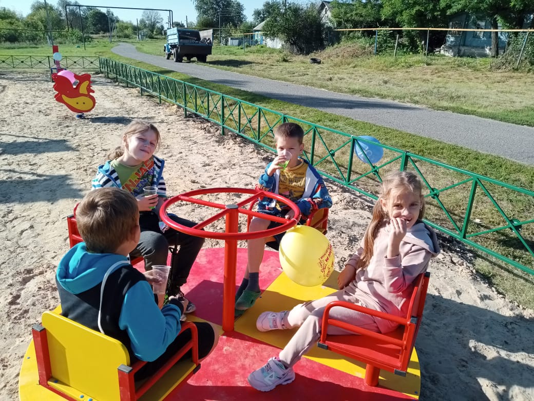 В селе Волотово по ул. Верхняя Грачевка состоялось открытие новой детской площадки.