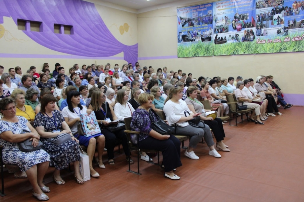 На базе ОГБОУ &laquo;Чернянская СОШ №4&raquo; прошли традиционные августовские секции учителей-предметников Чернянского района.