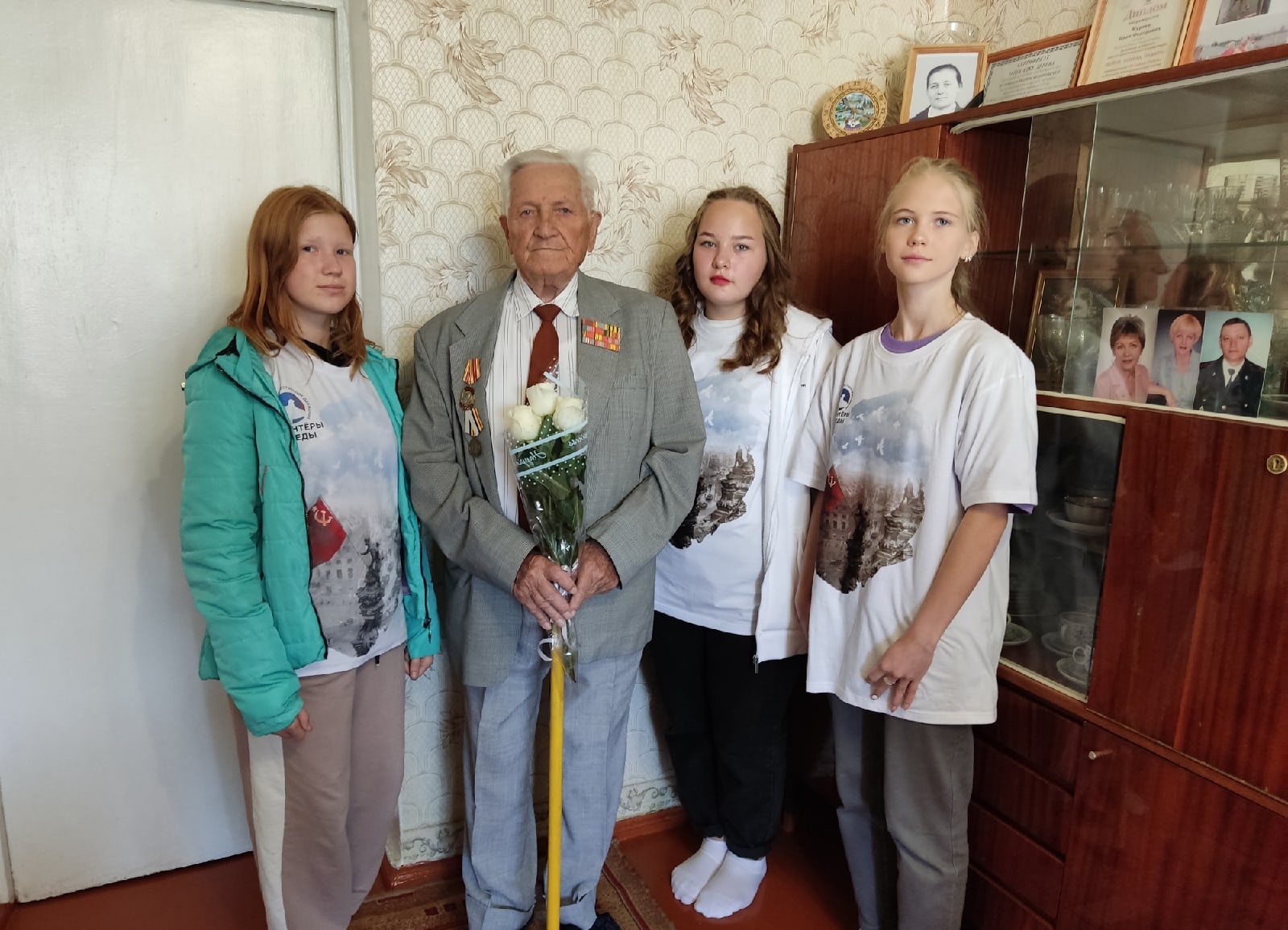 Волонтеры Победы поздравили с Днём Рождения ветерана Великой Отечественной Войны.