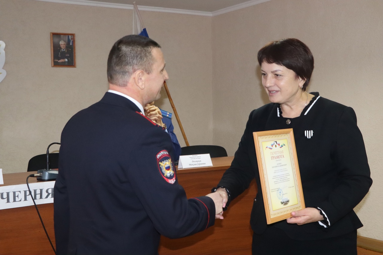 Татьяна Петровна поздравила сотрудников и ветеранов органов внутренних дел с профессиональным праздником.