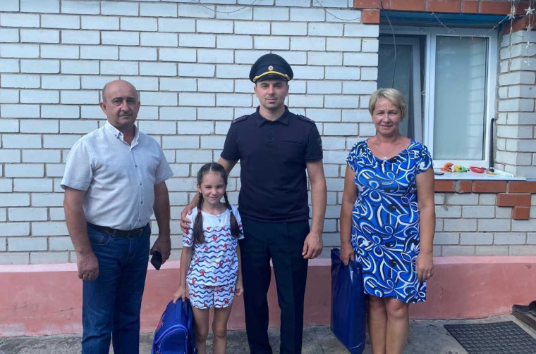 Чернянские правоохранители присоединились к акции «Помоги пойти учиться». Чернянские правоохранители присоединились к акции «Помоги пойти учиться».