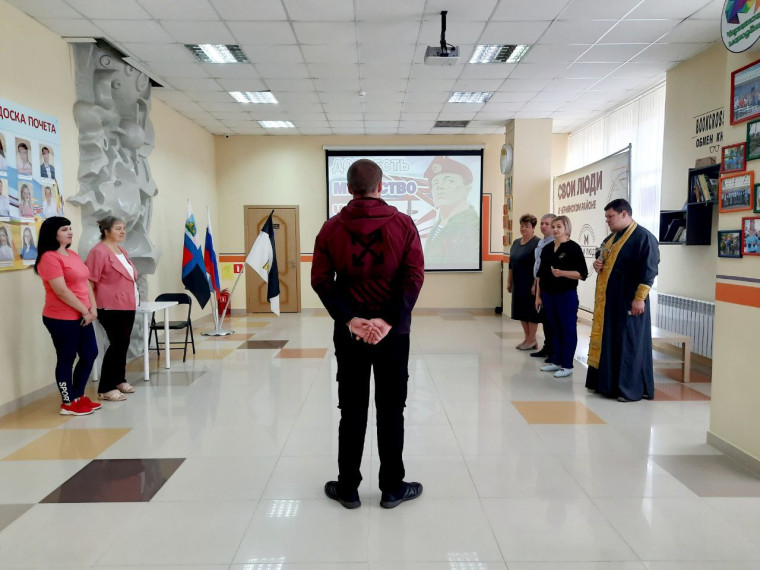 Чернянцы принимают важные решения - защищать Родину.