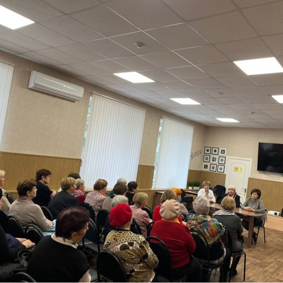 Специалисты Отделения СФР по Белгородской области провели лекцию по финансовой грамотности для посетителей Комплексного центра социального обслуживания населения в Старом Осколе. Специалисты Отделения СФР по Белгородской области провели лекцию по финансовой грамотности для посетителей Комплексного центра социального обслуживания населения в Старом Осколе.
