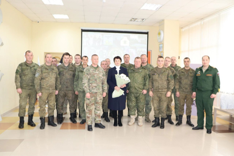 В Чернянском Центре молодежных инициатив прошла встреча с командованием и военнослужащими, принимающими участие в специальной военной операции. В Чернянском Центре молодежных инициатив прошла встреча с командованием и военнослужащими, принимающими участие в специальной военной операции.