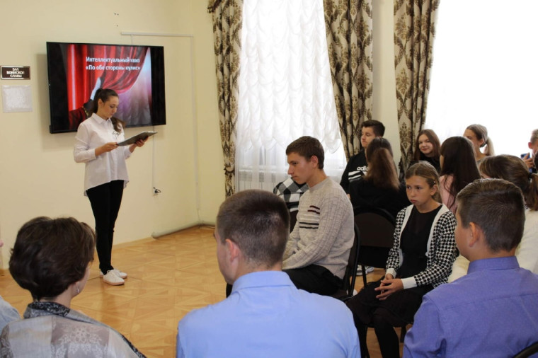 В Чернянском краеведческом музее прошел интеллектуальный квиз «По обе стороны кулис». В Чернянском краеведческом музее прошел интеллектуальный квиз «По обе стороны кулис».