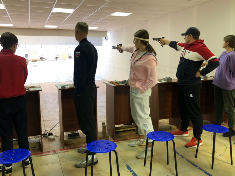 1 октября в Белгороде прошла областная спартакиада среди сборных команд муниципальных образований и городских округов Белгородской области в 2022 году под девизом "За физическое и нравственное здоровье нации" по пулевой стрельбе. 1 октября в Белгороде прошла областная спартакиада среди сборных команд муниципальных образований и городских округов Белгородской области в 2022 году под девизом "За физическое и нравственное здоровье нации" по пулевой стрельбе.
