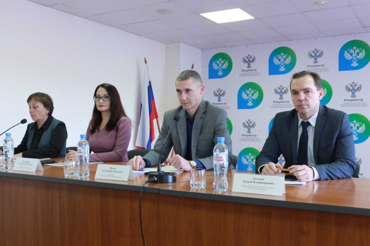 30 ноября текущего года в Управлении Росреестра по Белгородской области состоялось заседание коллегии под председательством руководителя регионального Росреестра Александра Масича. 30 ноября текущего года в Управлении Росреестра по Белгородской области состоялось заседание коллегии под председательством руководителя регионального Росреестра Александра Масича.