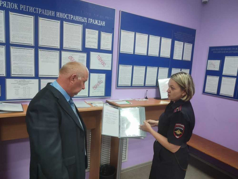 Член Общественного совета при ОМВД России по Чернянскому району посетил территориальный отдел полиции.