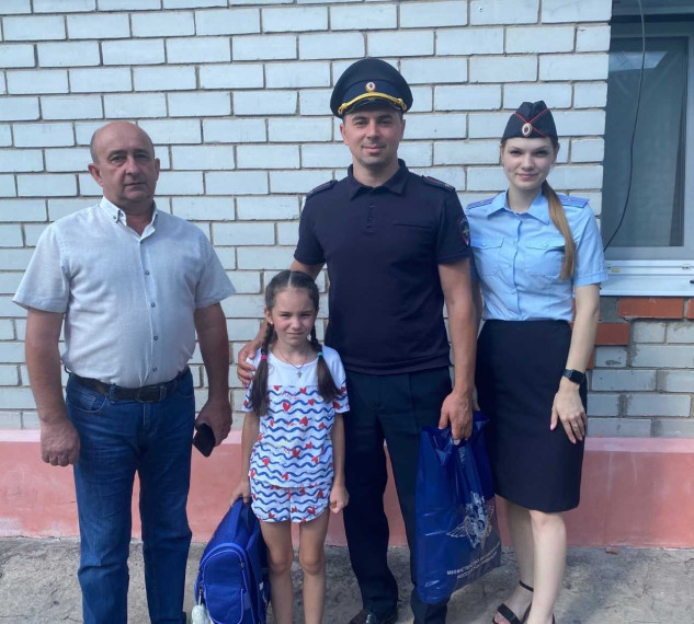 Чернянские правоохранители присоединились к акции «Помоги пойти учиться».