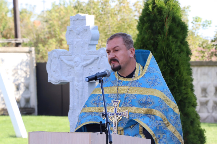 В Чернянке состоялось открытие памятного знака - поклонного креста.