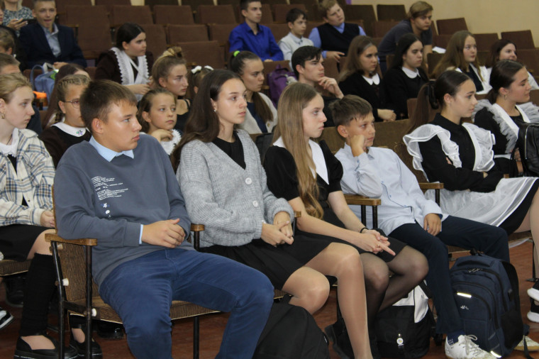 В Чернянке продолжается цикл встреч в рамках проекта РДШ Классные встречи с учащимися 5-10 классов.