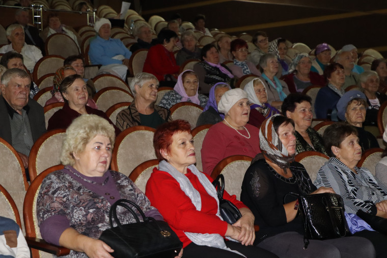 В ЦКР п.Чернянка прошло мероприятие, посвященное Дню пожилого человека.