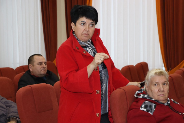 Глава Чернянского района провела выездной прием граждан, в ходе которого пообщалась с жителями Лозновской территории.