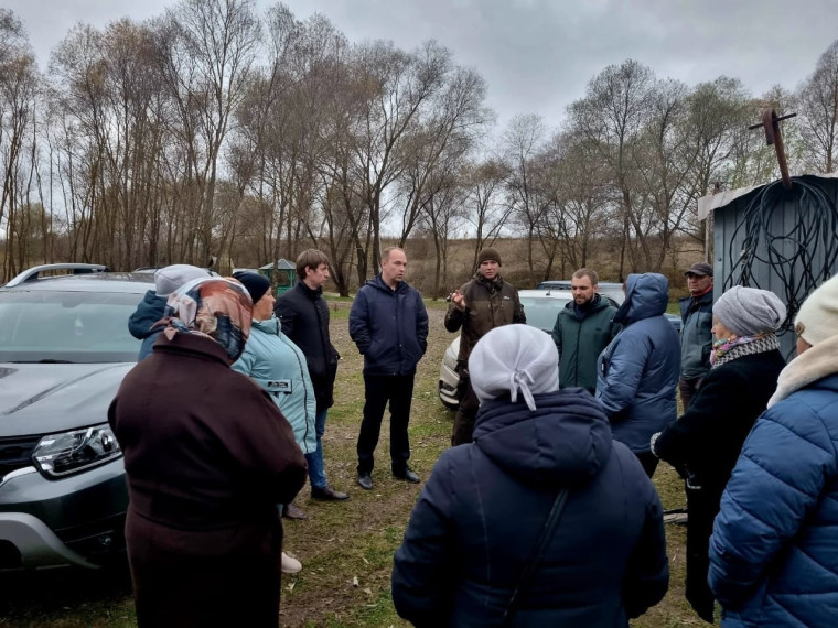 В селе Новая Масловка состоялась встреча с жителями по вопросам проведения планируемых мероприятий по очистке пруда.