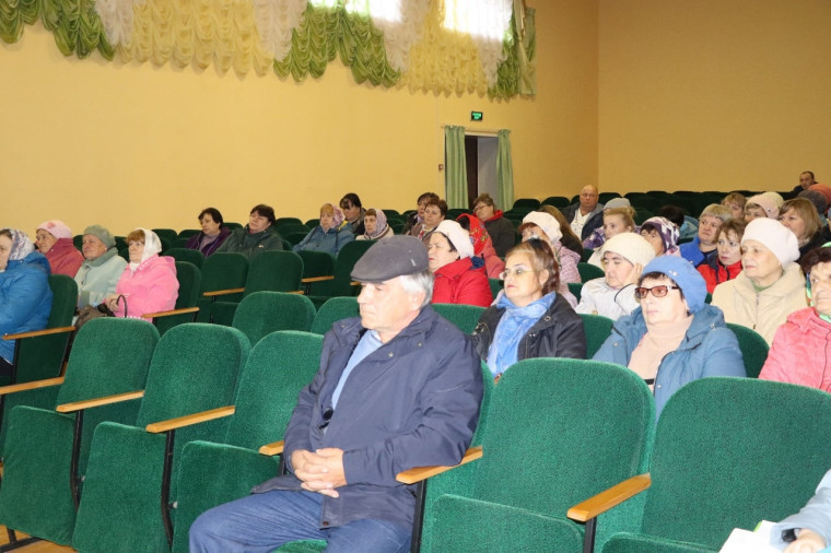 Глава Чернянского района провела выездной прием граждан, в ходе которого встретилась с жителями Малотроицкого сельского поселения.