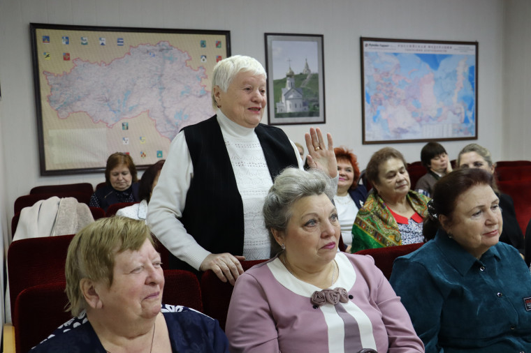 В рамках встреч с некоммерческими организациями Татьяна Круглякова встретилась с представителями Чернянского районного Совета женщин.