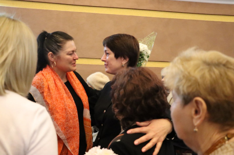 в Центре культурного развития поселка Чернянка прошел праздничный концерт посвященный Дню матери.