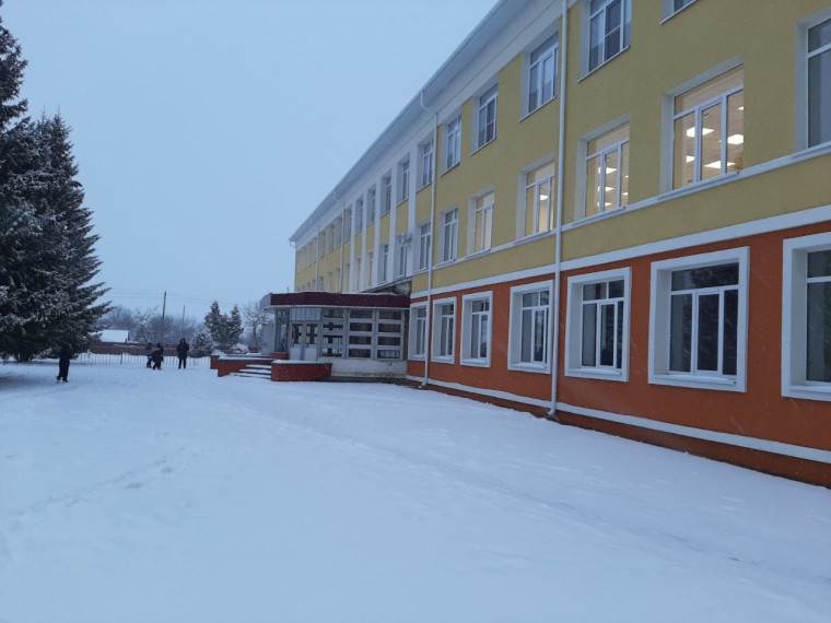 Продолжается ремонт в здании школы села Орлик.