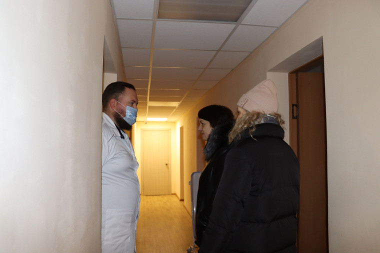 С понедельника в районе работает «Поезд здоровья», сегодня Татьяна Петровна приехала в село Волотово, чтобы посмотреть как работает мобильный медицинский комплекс.