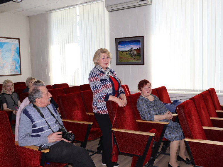 Сегодня Татьяна Круглякова провела встречу с представителями Чернянской местной организации Всероссийской общественной организации ветеранов войны, труда, Вооруженных сил и правоохранительных органов.
